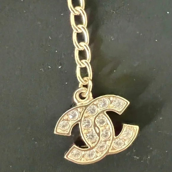 CHANEL CC Logo Dangling Gold Earrings w/Pearl & Crystals Fall 2020 - Picture 5 of 6